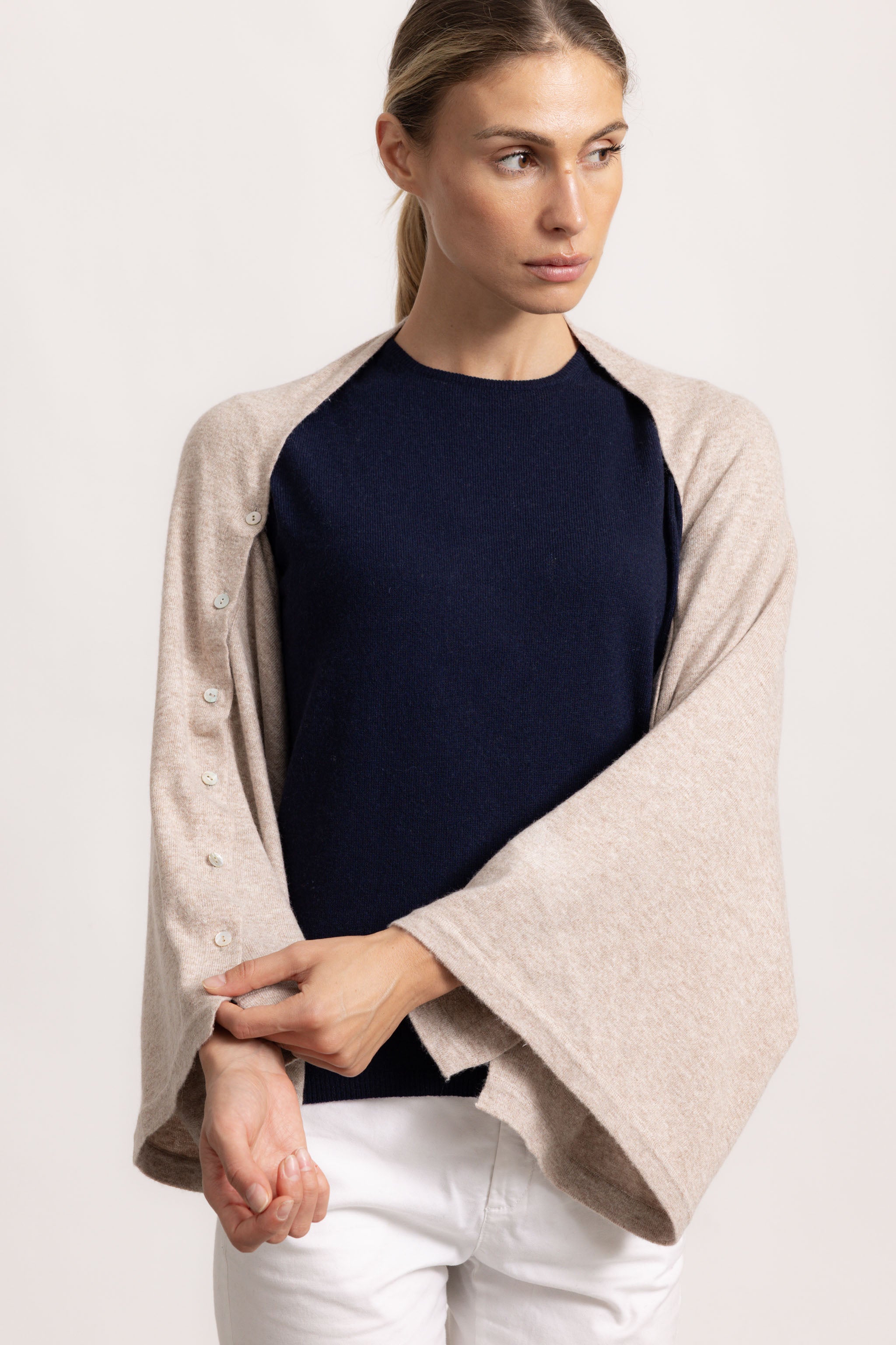 LAVINIA - Poncho con bottoni (Beige Medio)