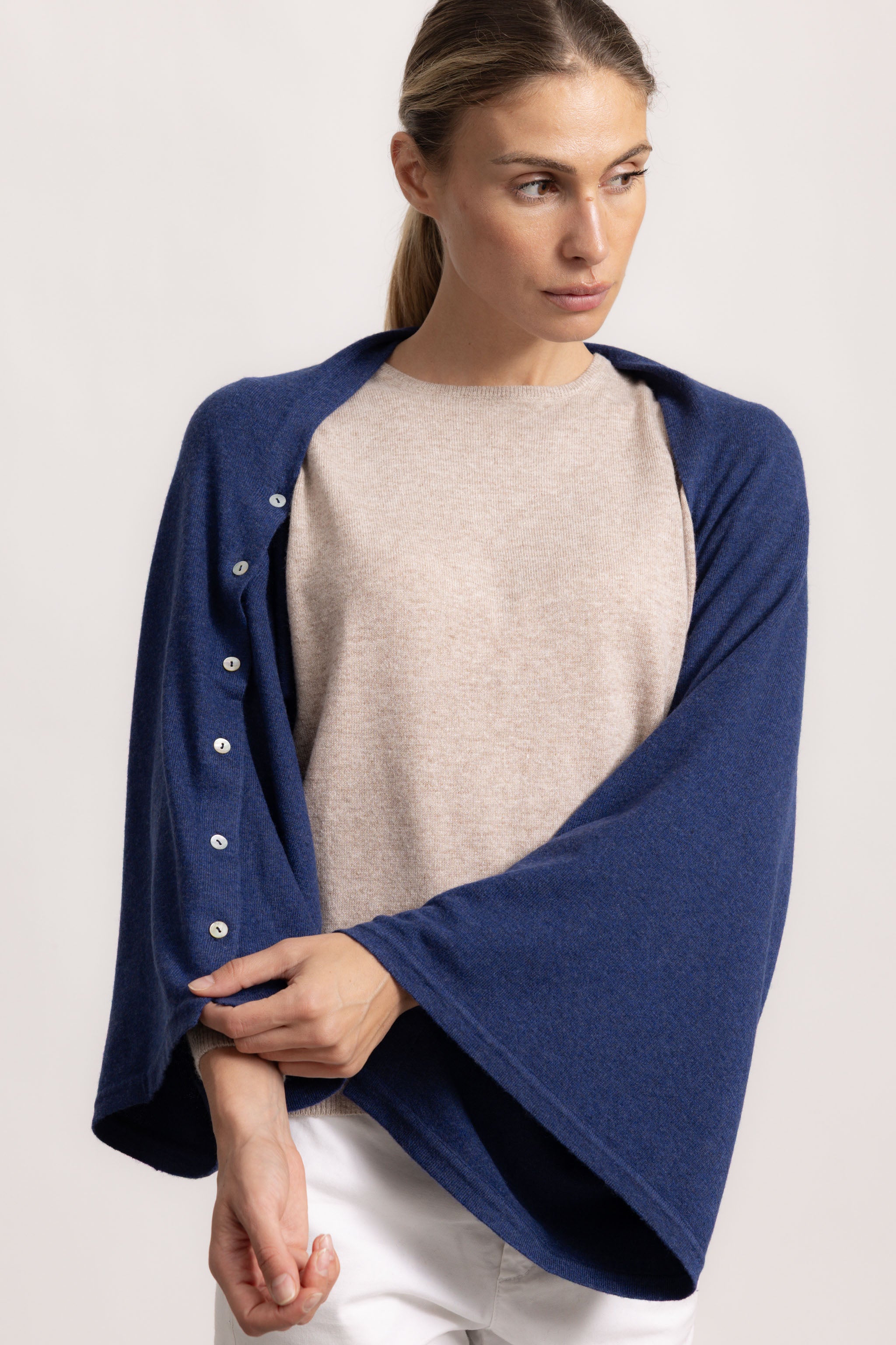 LAVINIA - Poncho con bottoni (Marine)