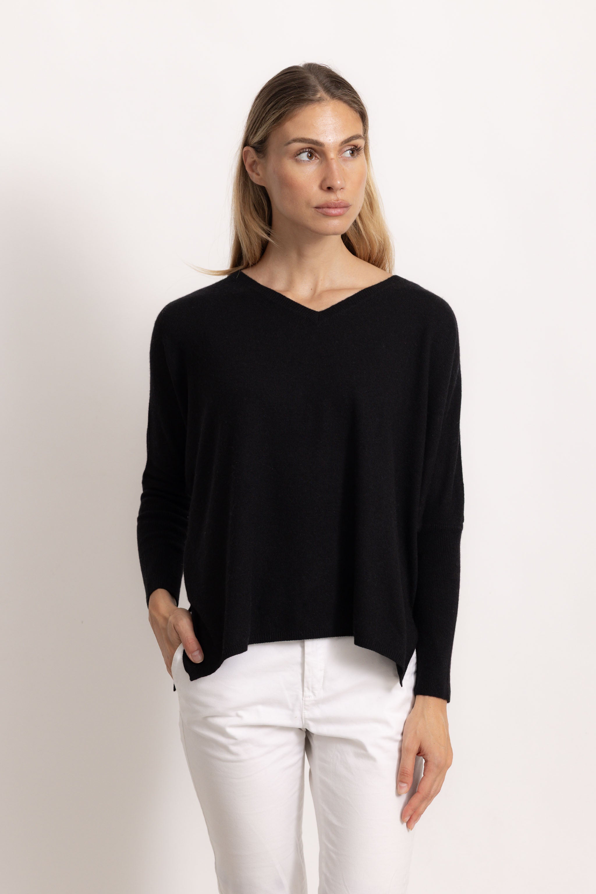 VITTORIA - Maglione con scollo v (Nero)