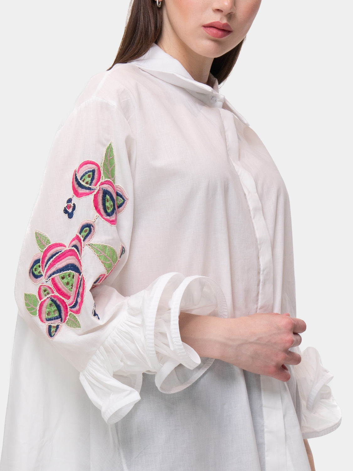 Camisa FLAMENCA - Rosas geométricas en el brazo - Rosa, azul y verde sobre blanco