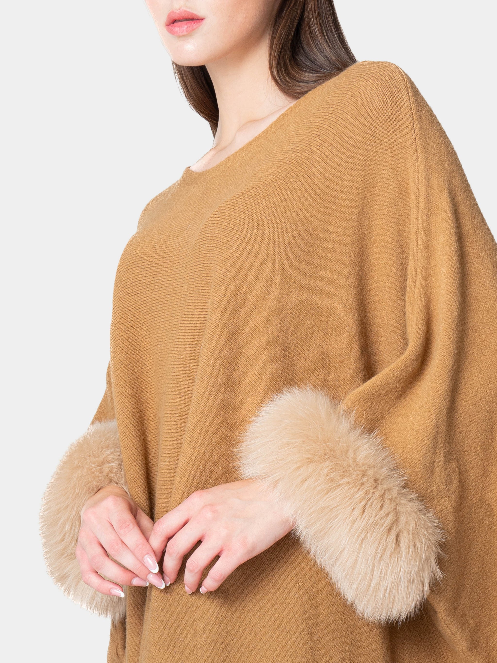 London - Poncho with fur on the cuffs Camel