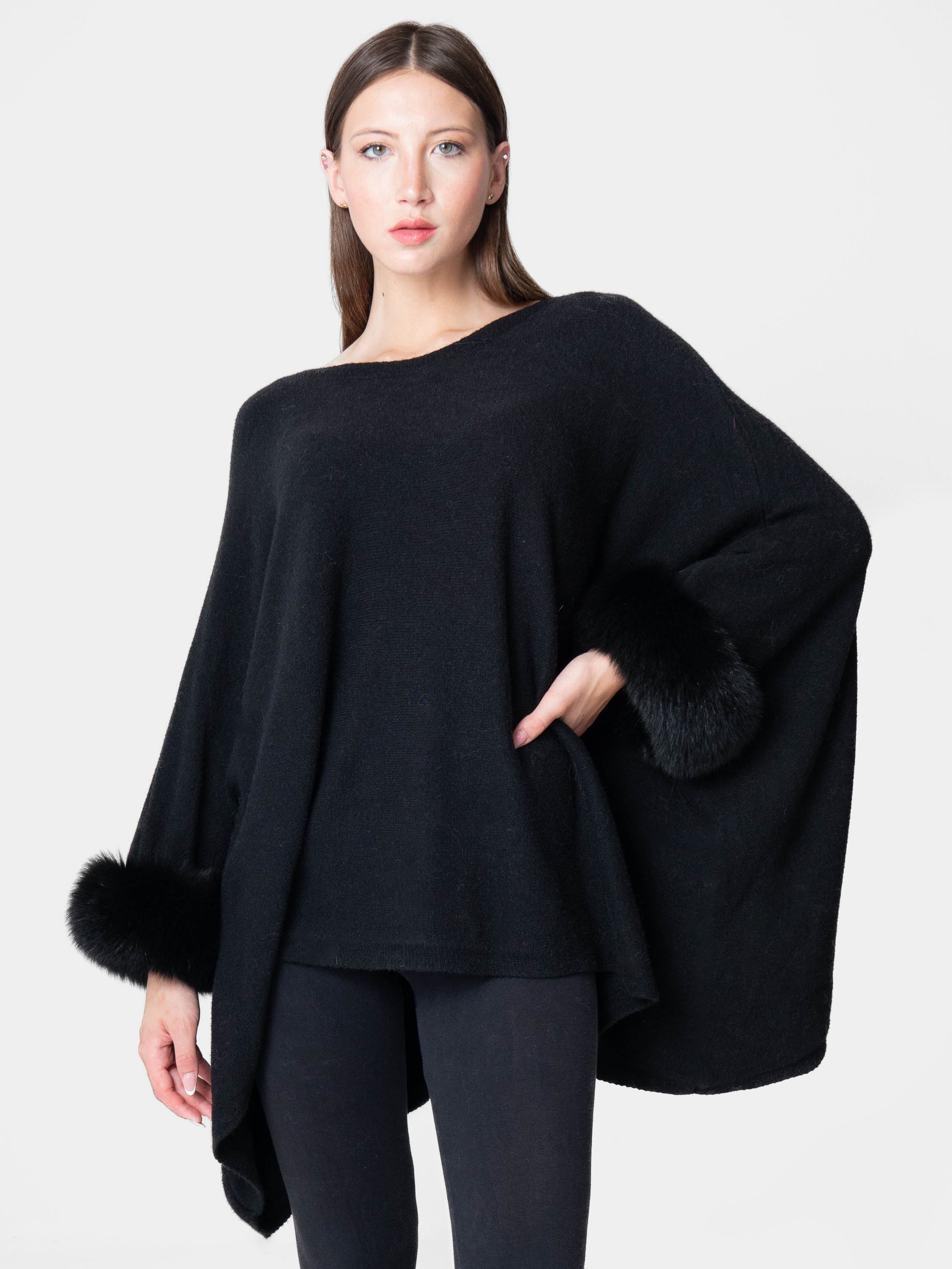 London - Poncho with fur on the cuffs Black