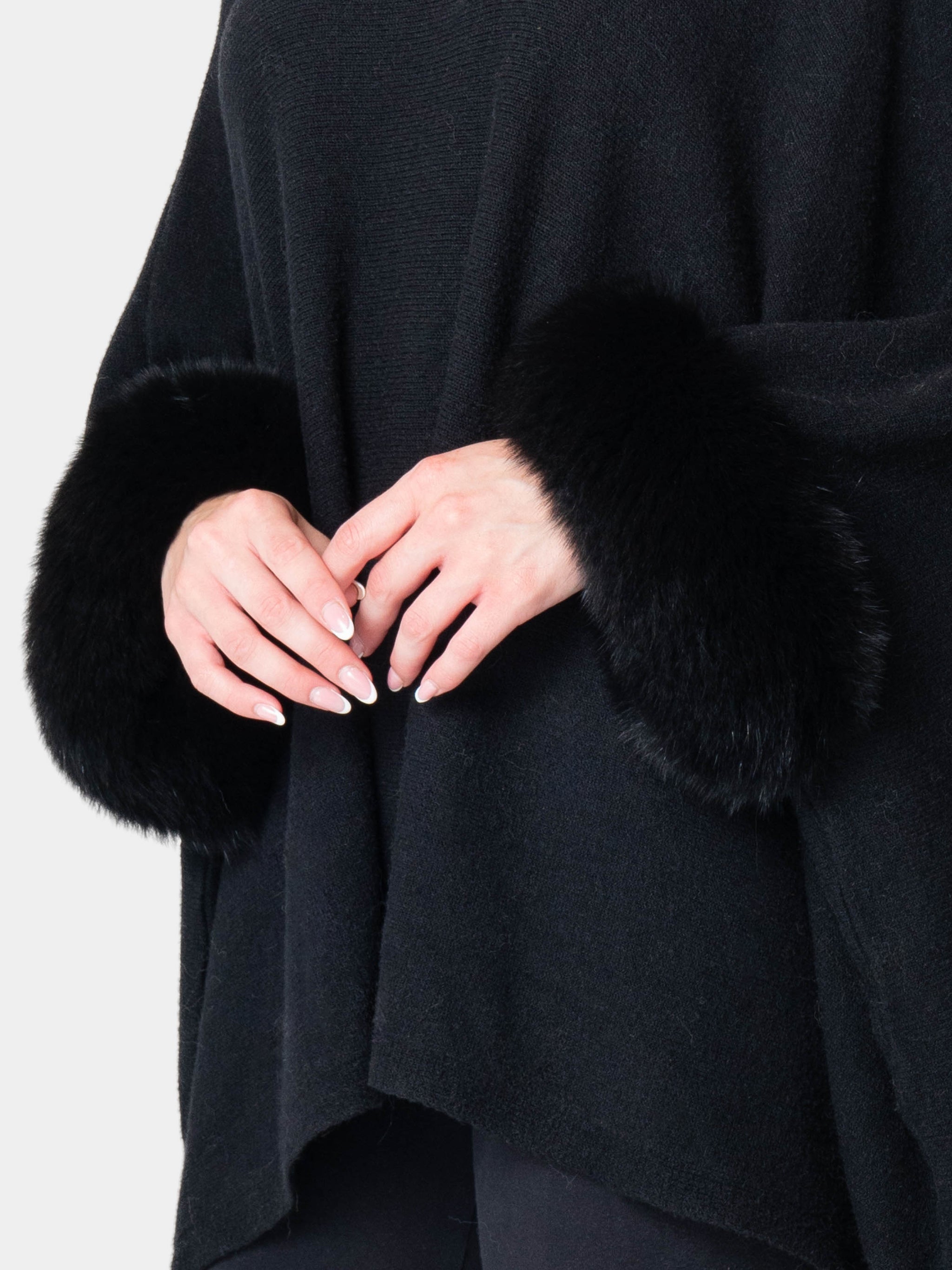 London - Poncho with fur on the cuffs Black