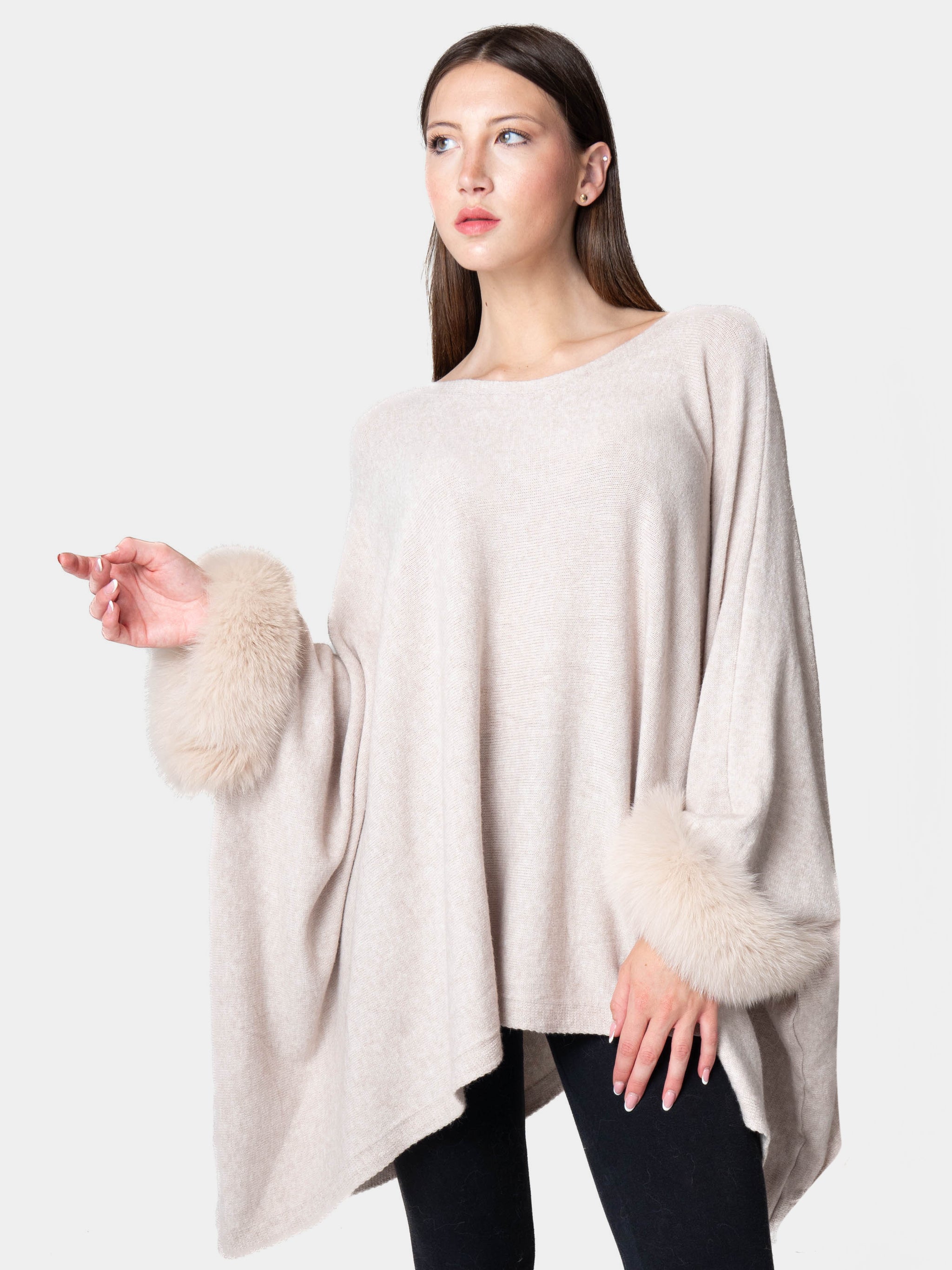 London - Poncho with fur on the cuffs Sand