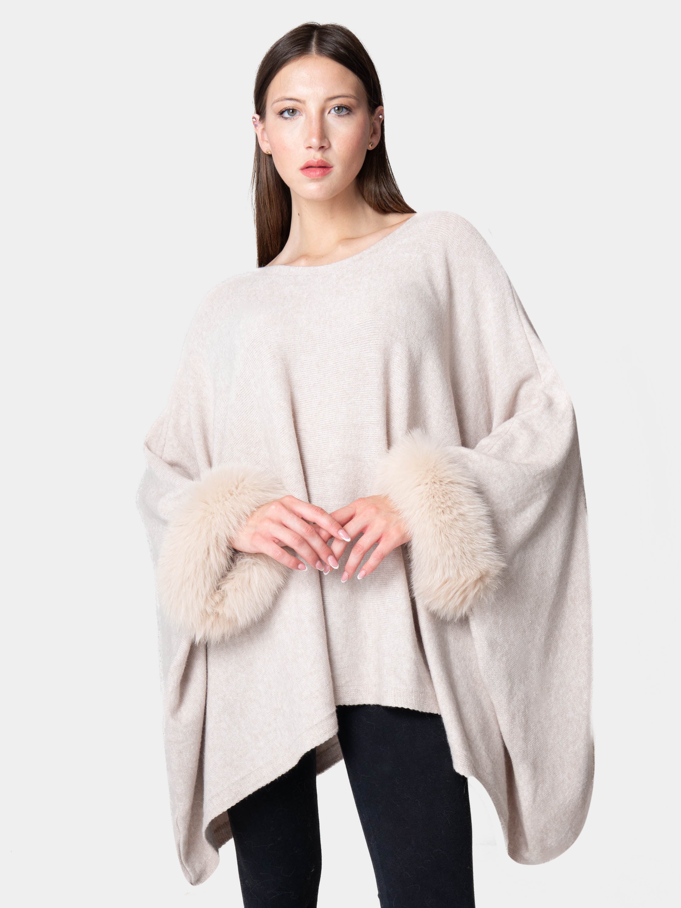 London - Poncho with fur on the cuffs Sand