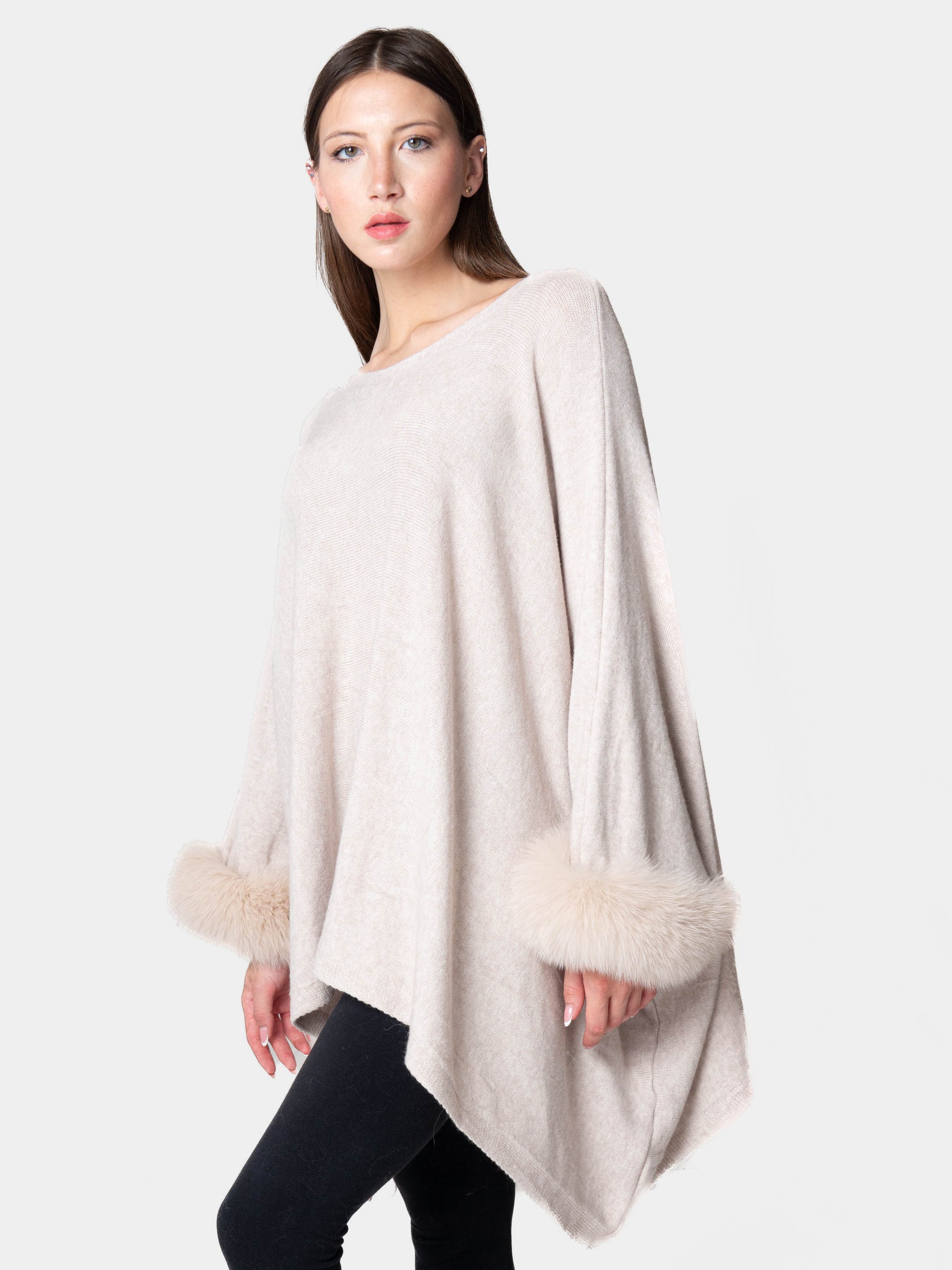 London - Poncho with fur on the cuffs Sand