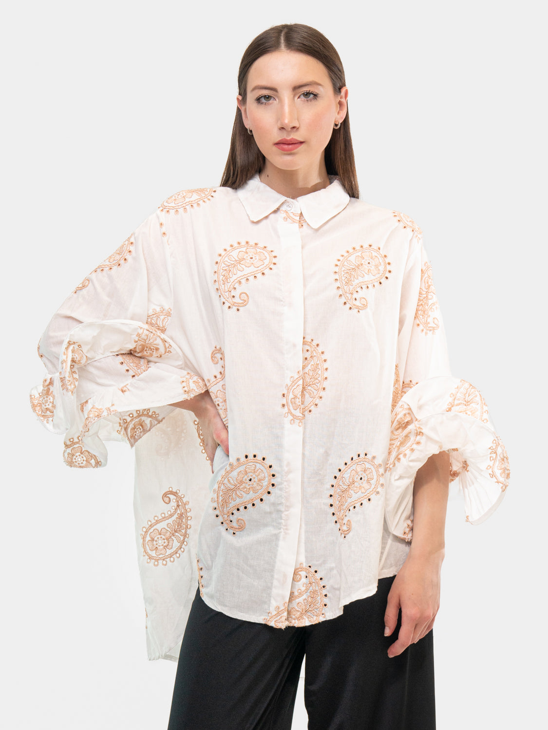 Camicia FLAMENCO - Motivo Geometrico Ricamato su Maniche e Colletto