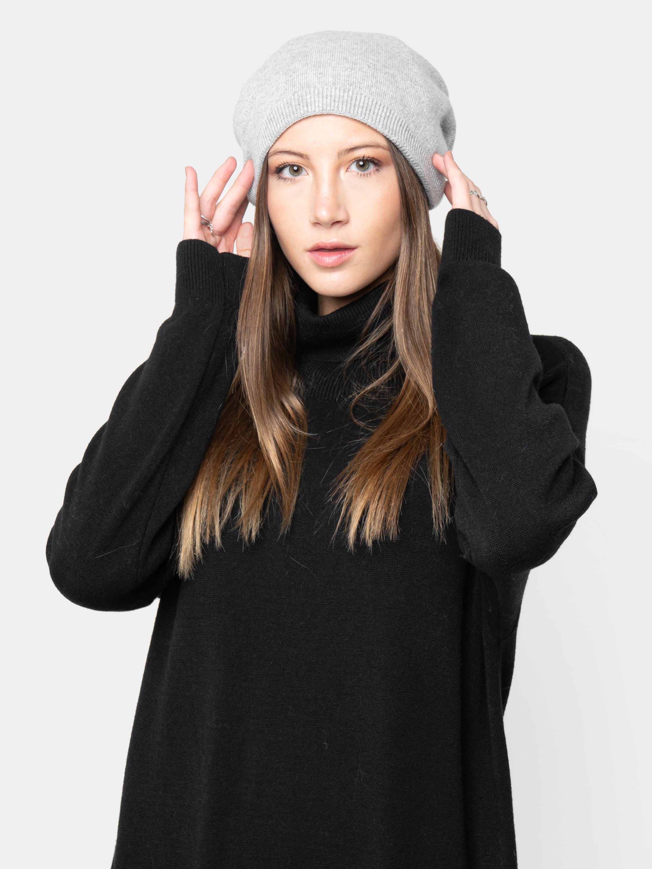 CAPPELLO  Nero in Cashmere e Lana  - In Omaggio