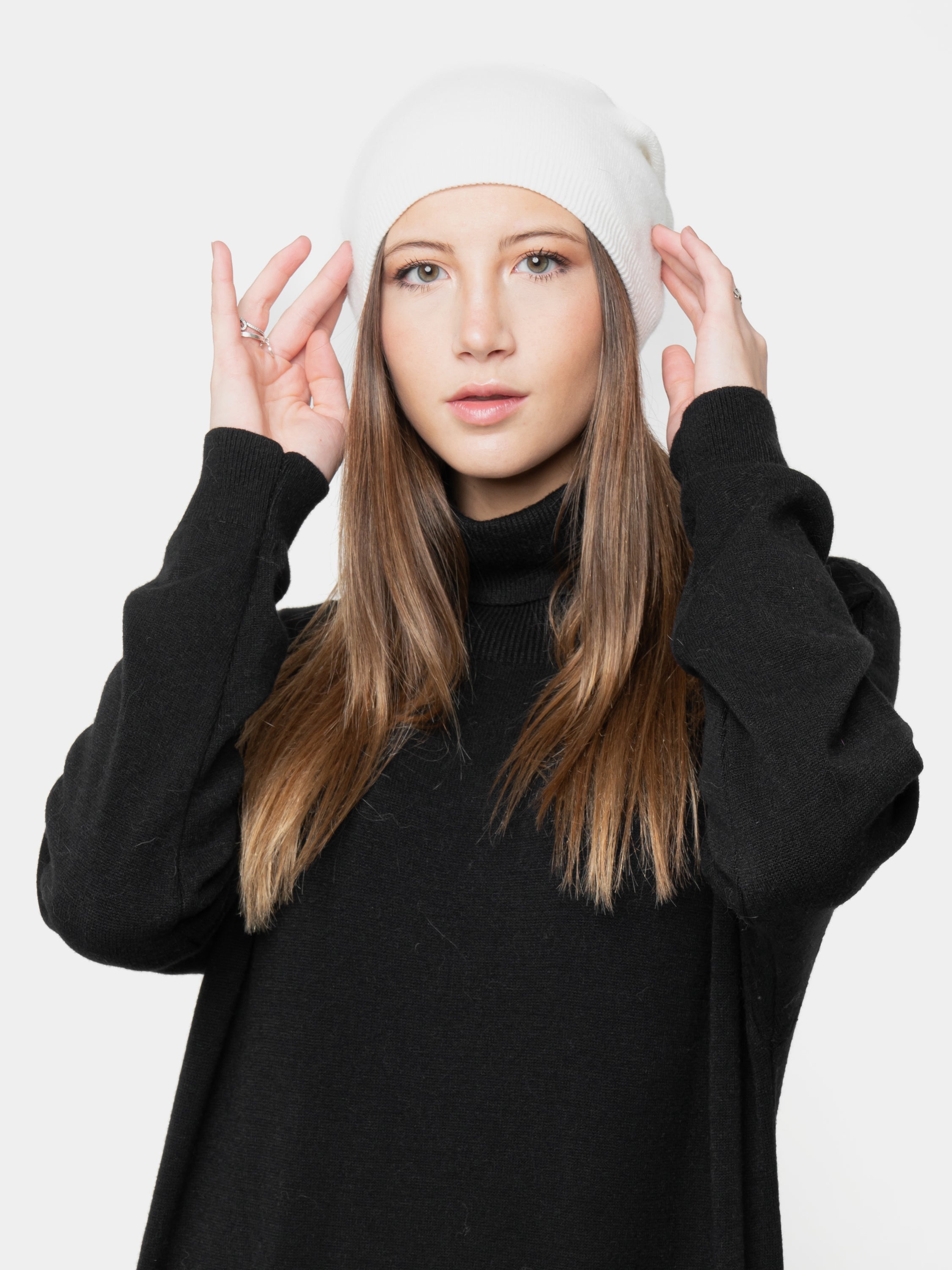 Black HAT in Cashmere and Wool - Free