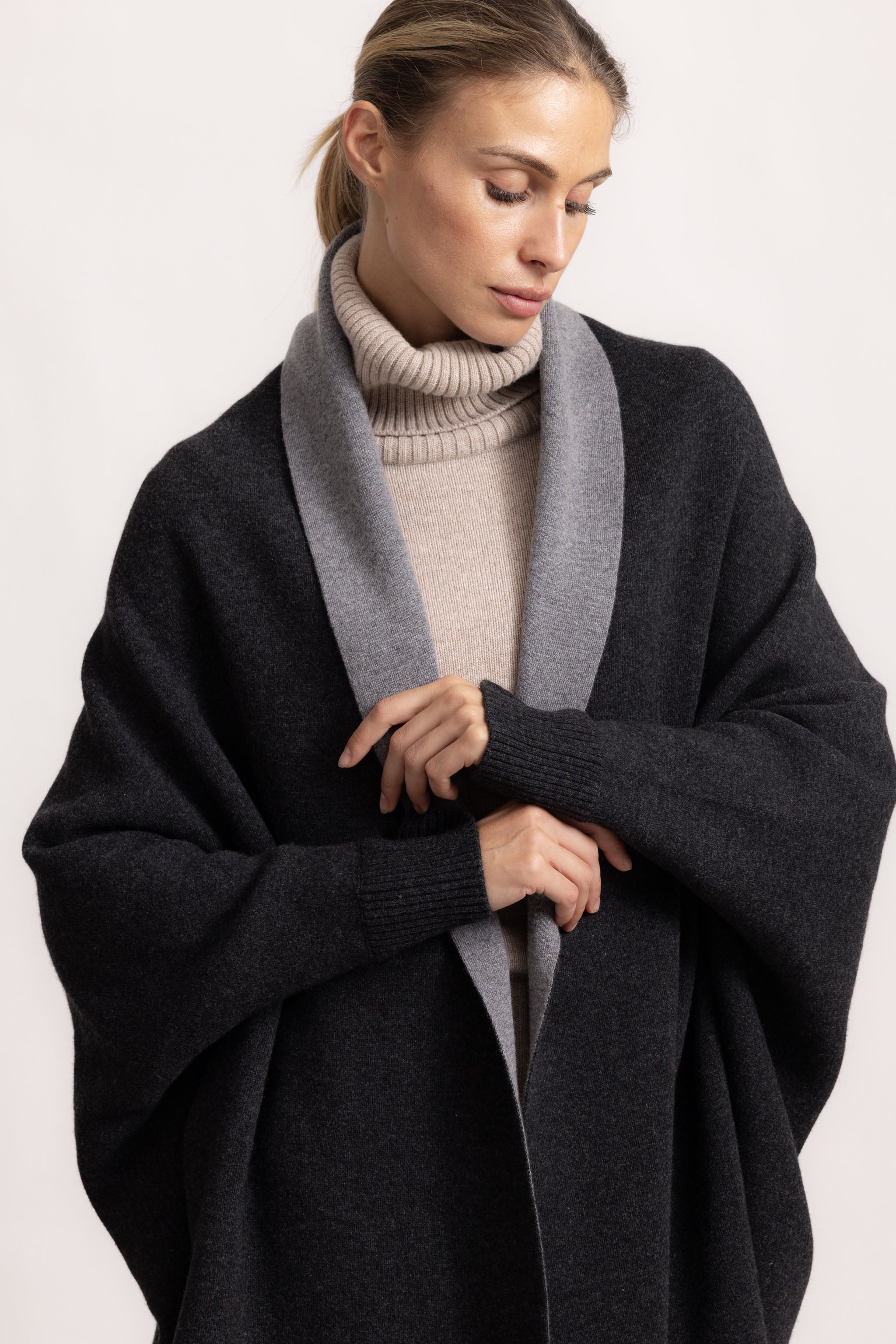 GINEVRA - Poncho con maniche (Antracite Scuro/Grigio Top)