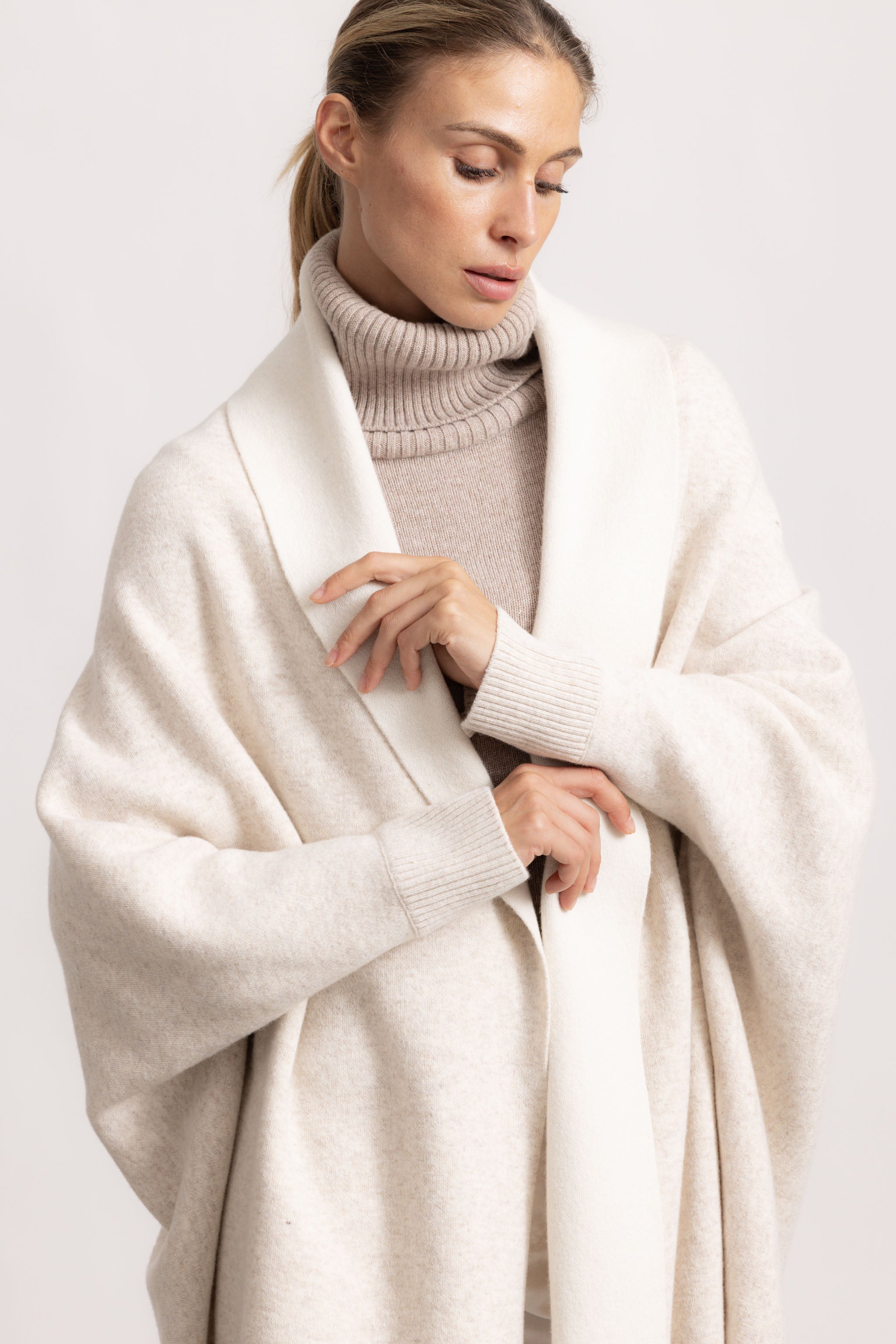 GINEVRA - Poncho con maniche (Beige Chiaro/Avorio)