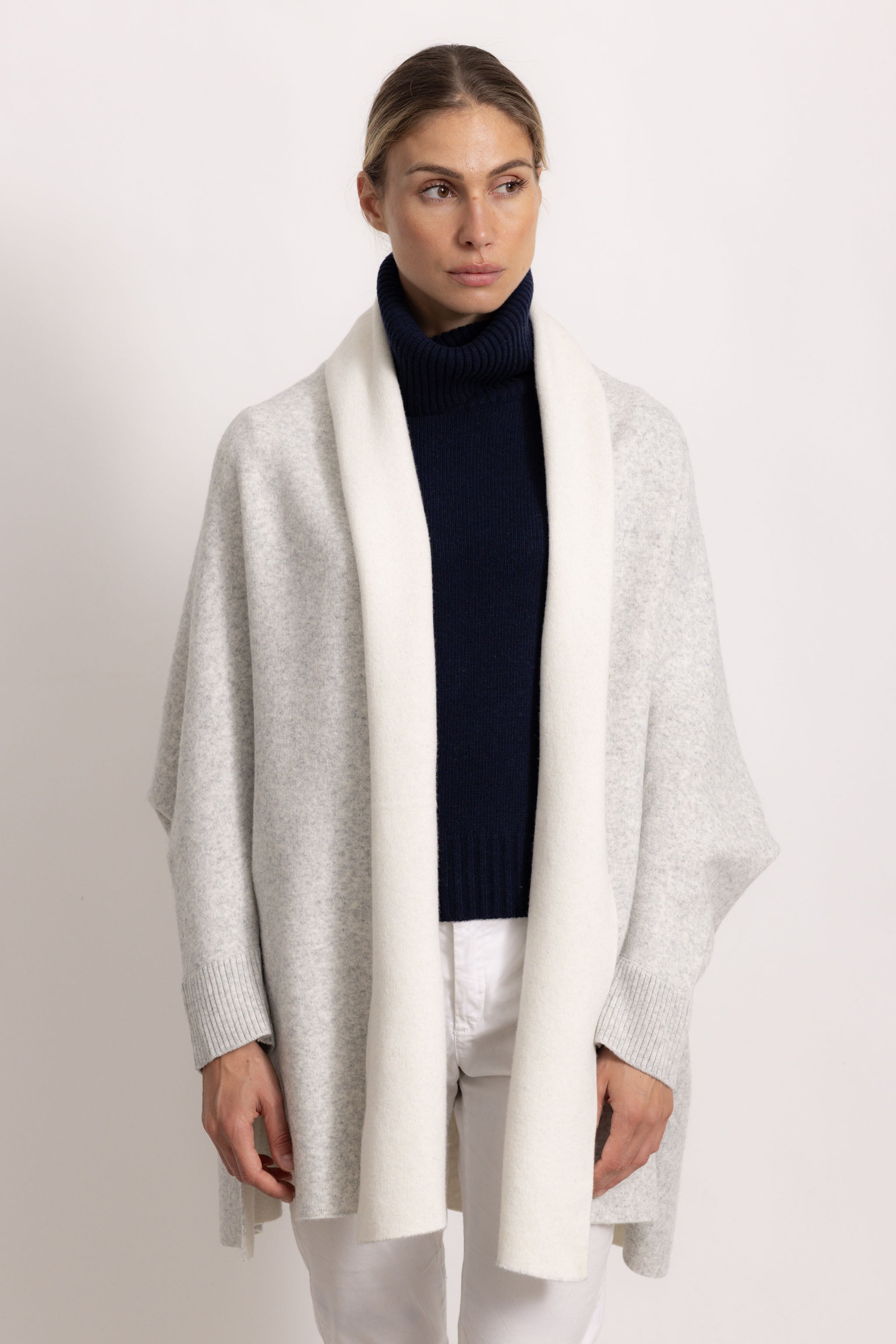 GINEVRA - Poncho con maniche (Grigio Chiaro/Ecru)