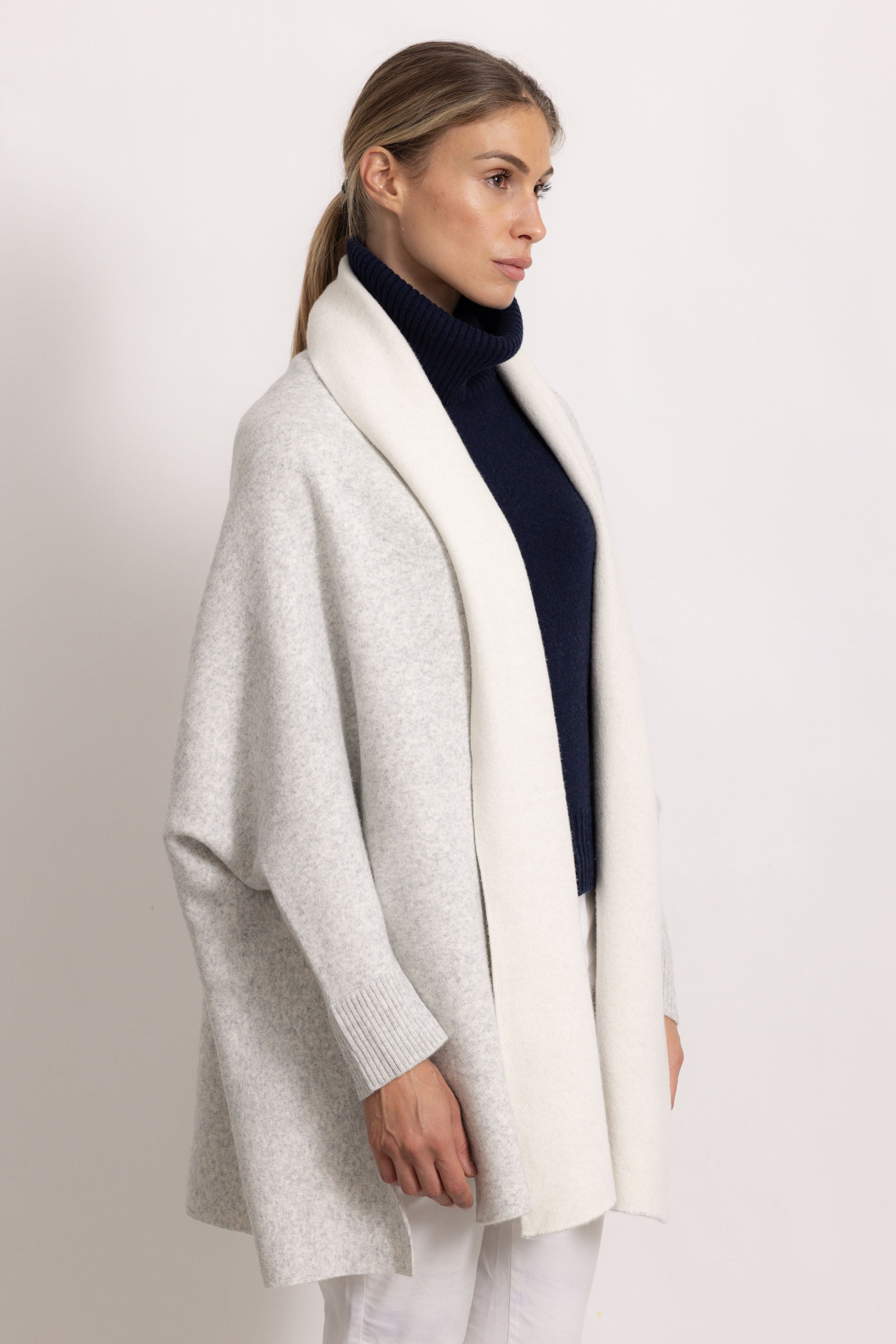 GINEVRA - Poncho con maniche (Grigio Chiaro/Ecru)