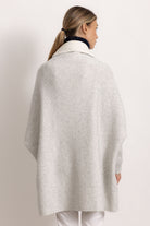 GINEVRA - Poncho con maniche (Grigio Chiaro/Ecru)