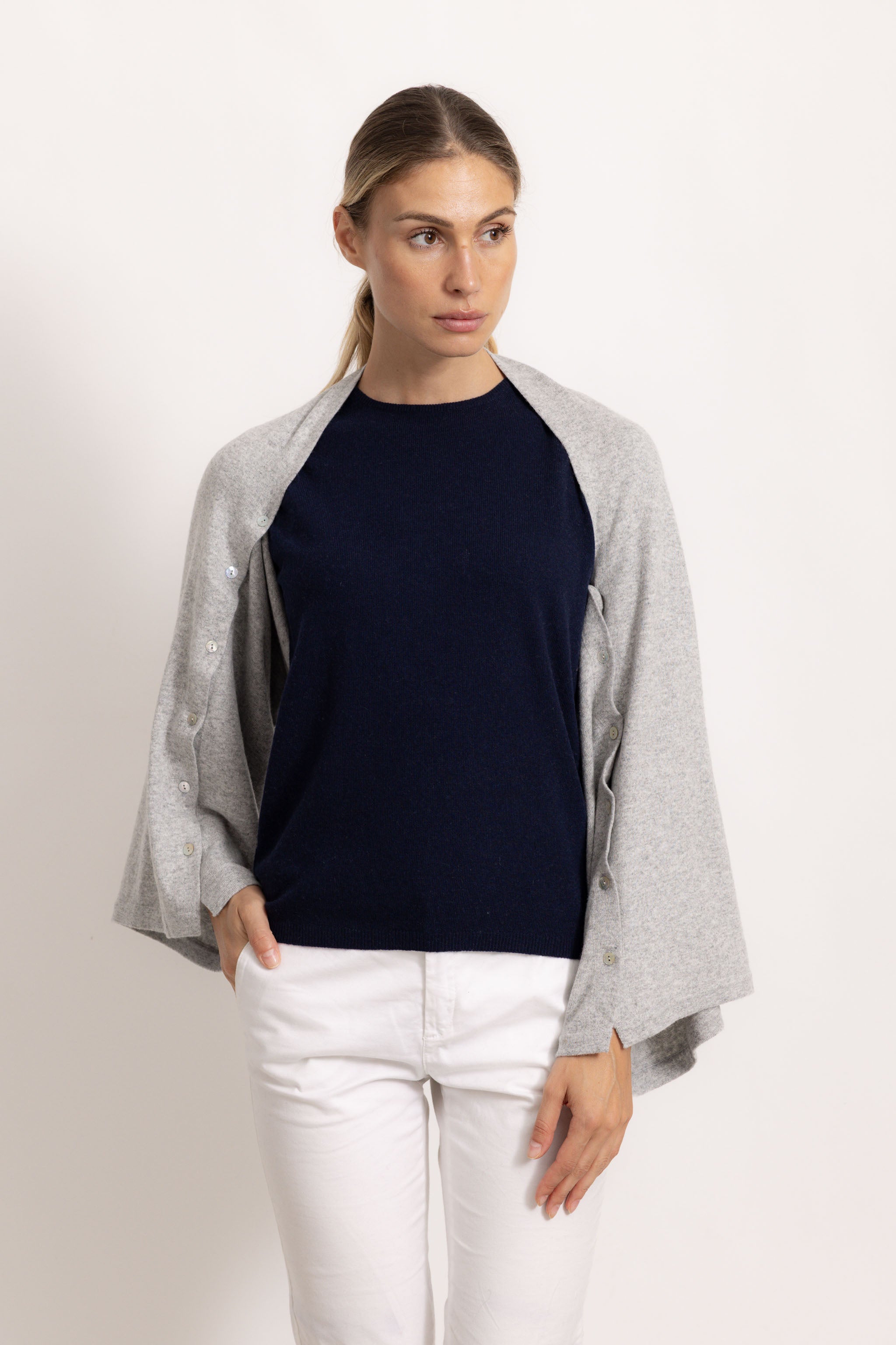 LAVINIA - Poncho con bottoni (Grigio Medio)