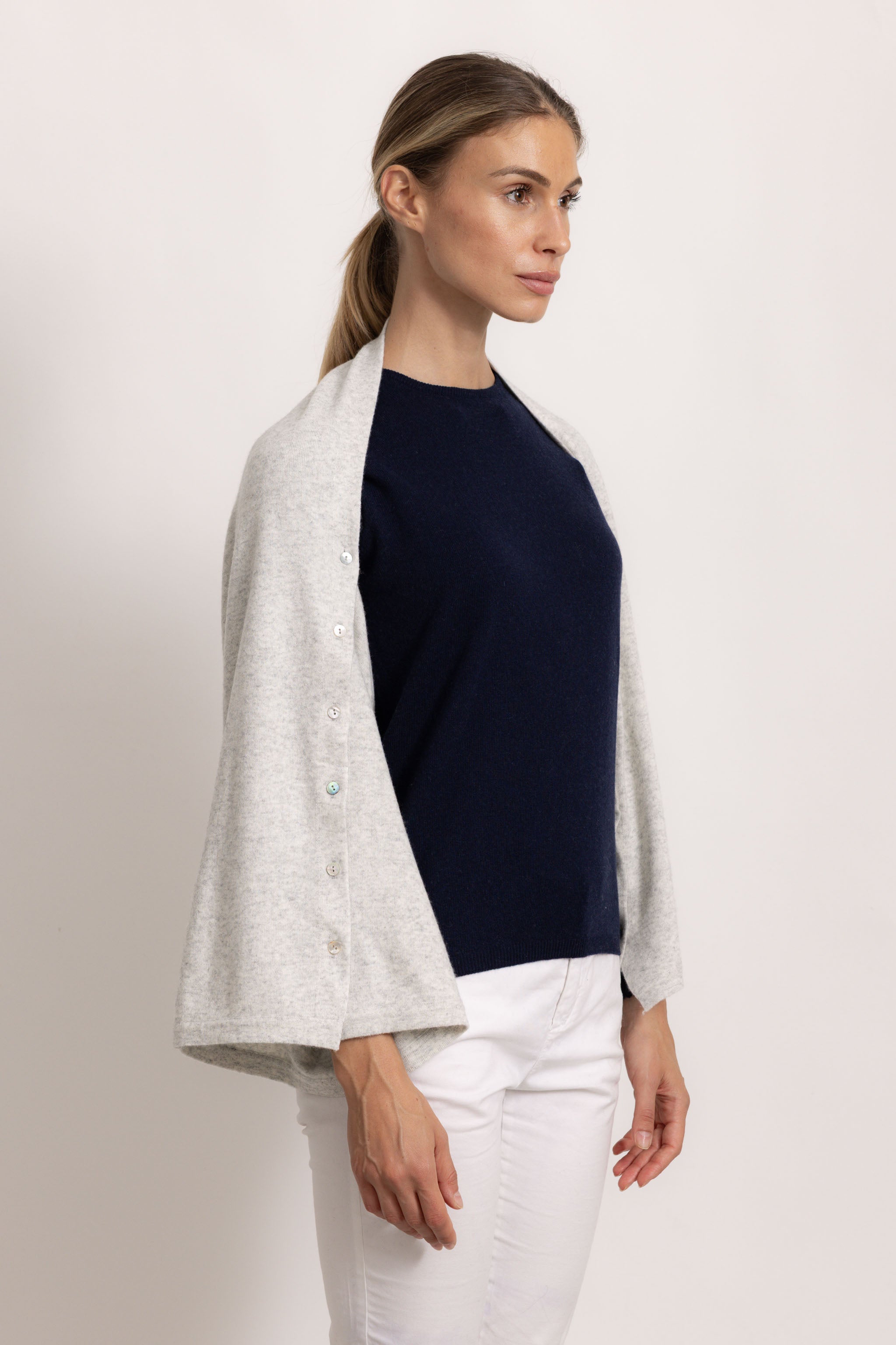 LAVINIA - Poncho con bottoni (Grigio)