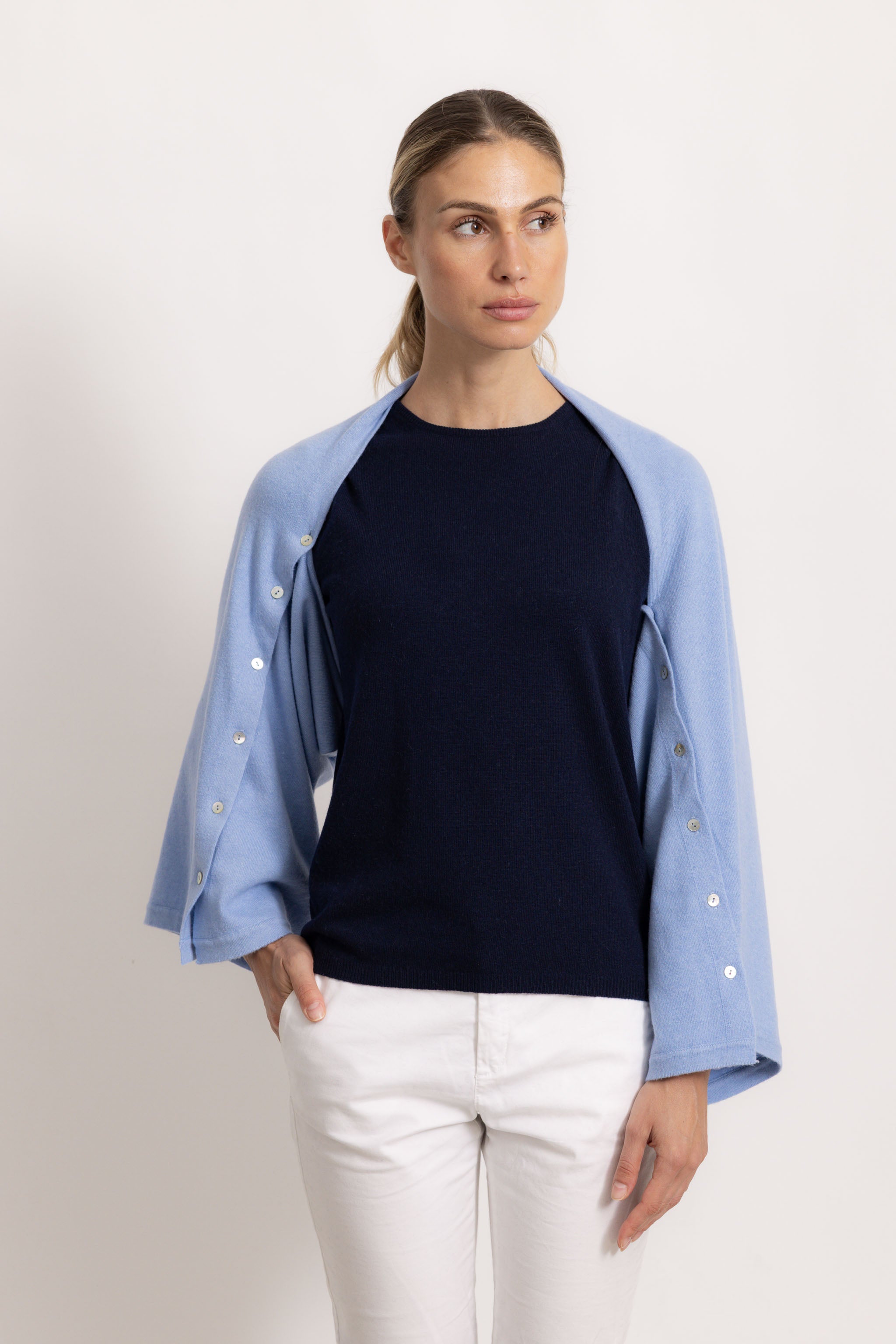 LAVINIA - Poncho con bottoni (Polvere)
