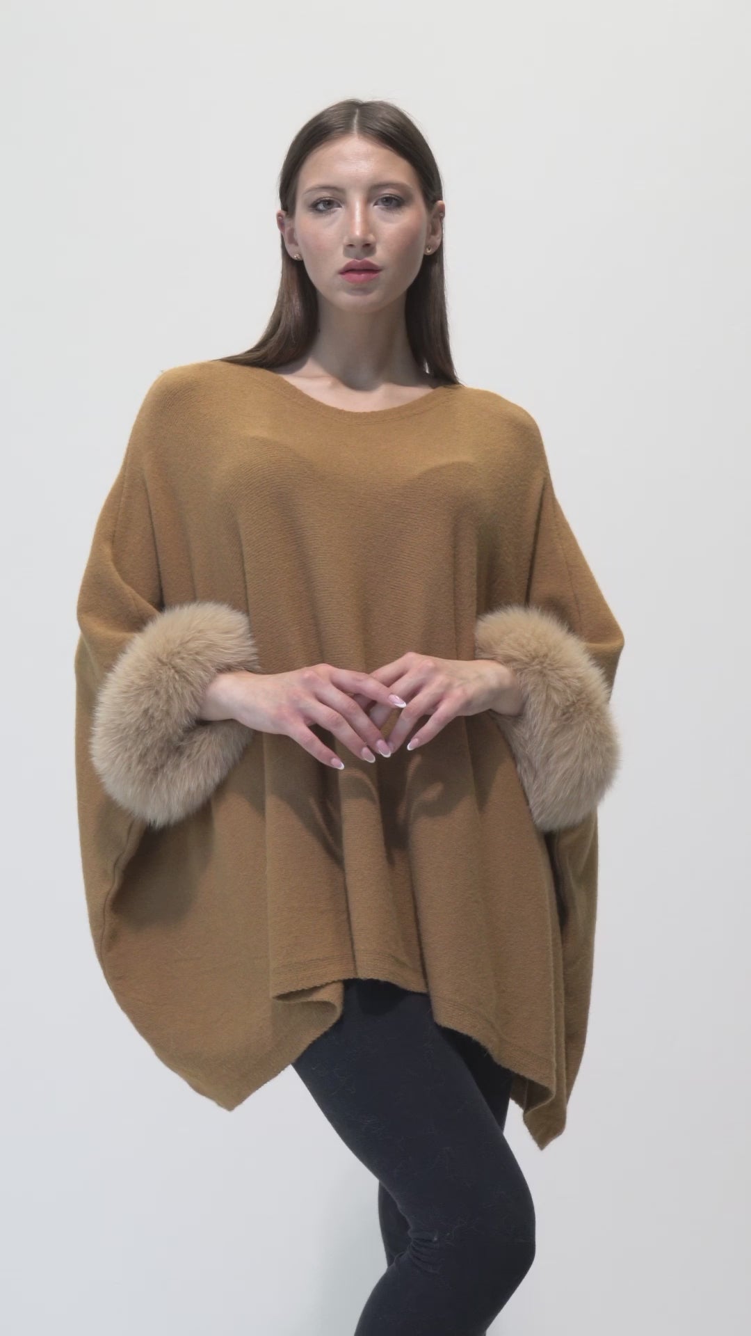 London - Poncho with fur on the cuffs Camel