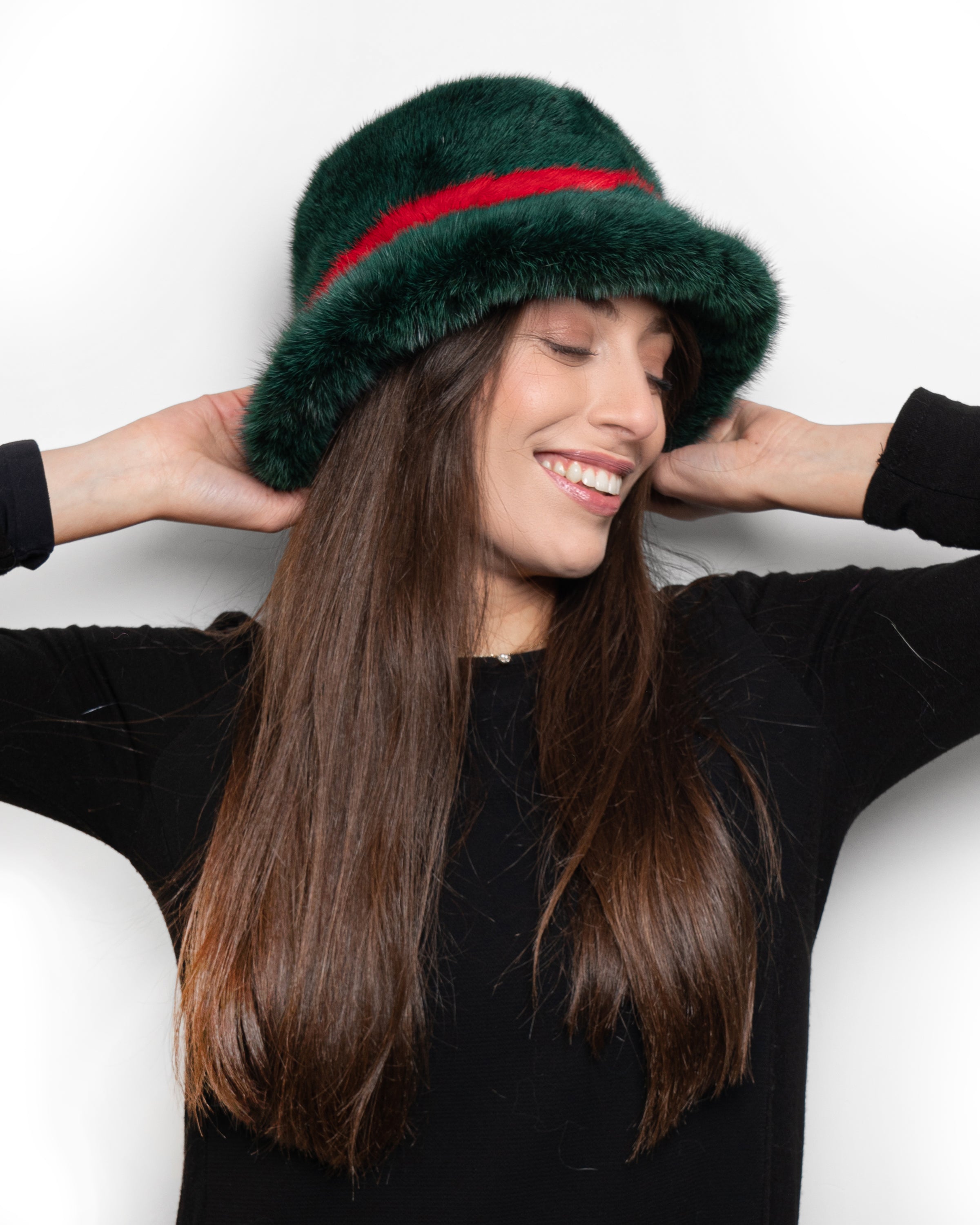 BUCKET HAT - in red & green mink