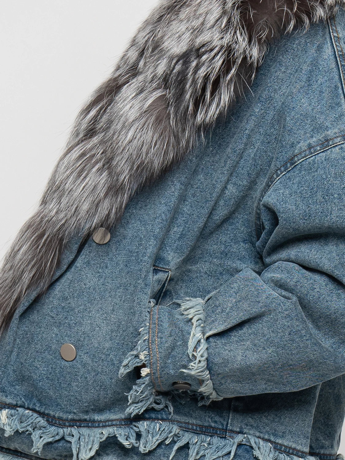 DENIM - chaqueta con borde de zorro plateado